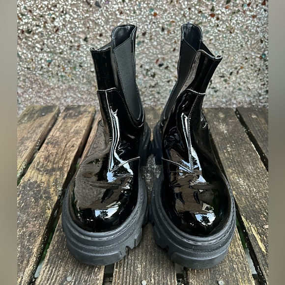 B2 black patent lug-sole Chelsea boots, EUC, sz 36, made in Italy - Picture 2 of 6